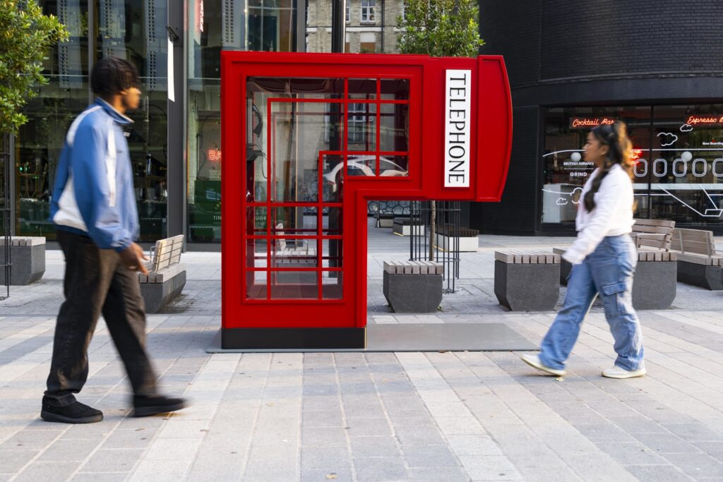 Samsung “folds” everything on the streets of London in its Galaxy Fold6 and Z Flip6 promotion campaign