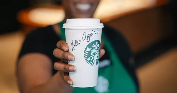 The strategy of "returning to Starbucks" to revive the traditional writing on Ly Ly and the "Renaissance" of Starbucks